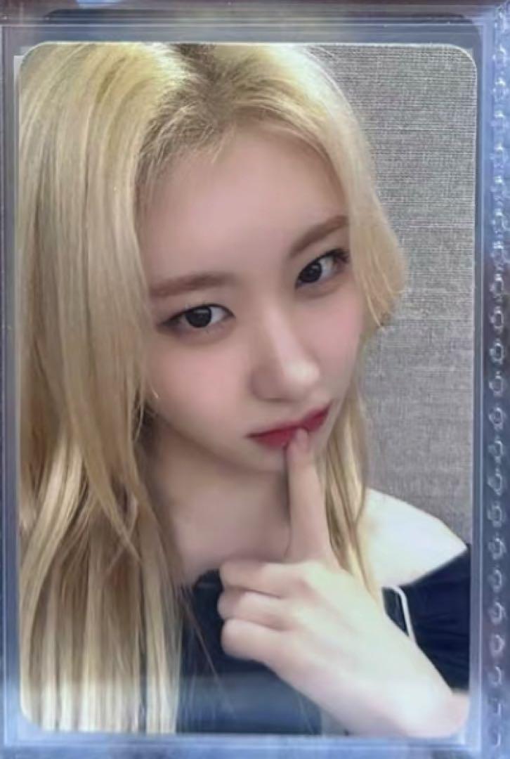 

[USED] itzy GOLD Starriver Chinese ver.A Bonus Trading Card Chaeryeong