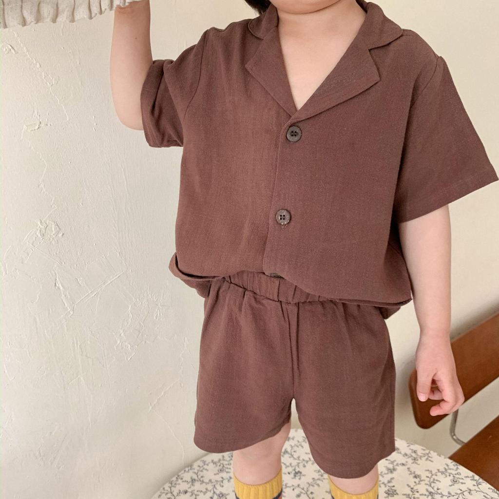 Conjuntos de Roupa de Verão para Crianças em Tamanhos Pequenos Conjunto de Duas Peças: Camisa de Manga Curta Lisa + Calções