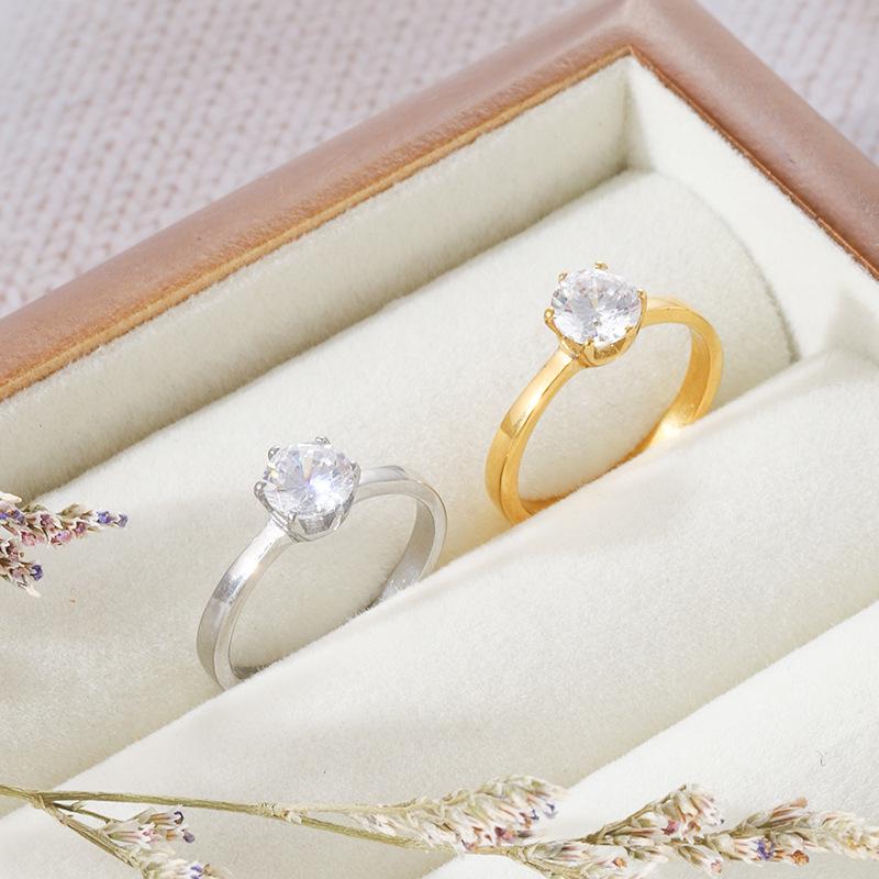 Korean Style Claw-Set Zircon Titanium Ring: Elegant 2023 Wedding Design for Women