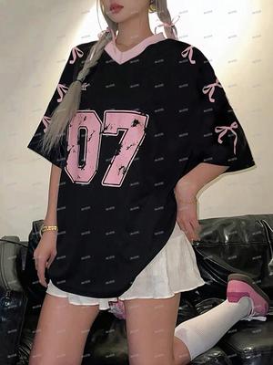 Γυναικείο T-Shirt με Στάμπα Γράμματα V-Neck Κοντομάνικο Καλοκαιρινό Γραφικό T-Shirt Φανέλες Ποδοσφαίρου Oversized Αθλητικό T-Shirt