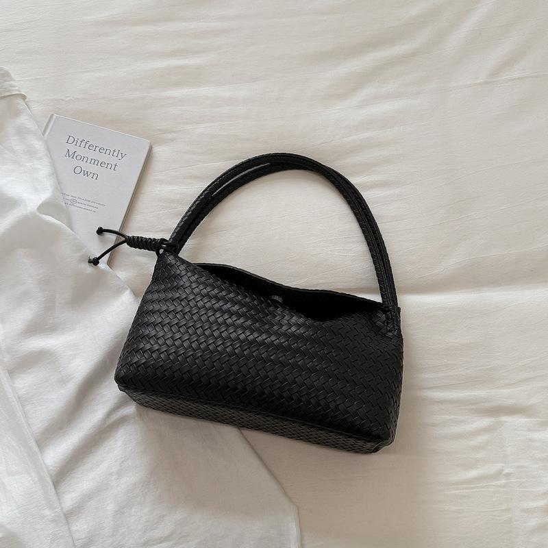 Hand-held Woven Bag - A Retro and Unique Handbag for Casual Commuting, Suitable for Carrying on The Arm.