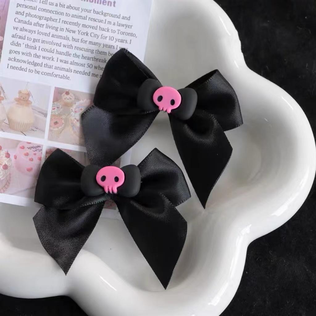Y2K Punk Skull Hair Snap Clip Cute and Stylish Hair Tie for Women Perfect for Parties and Special Occasions