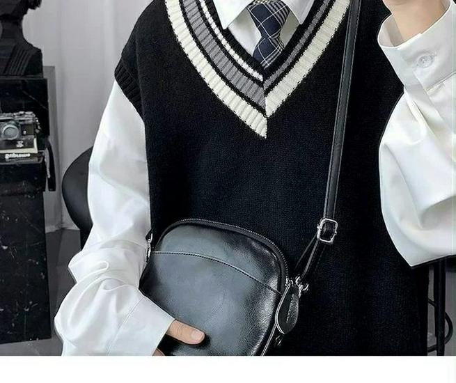 Men's College-Style Wool Sweater Vest: Trendy, Artistic, and Sleeveless for Autumn and Winter