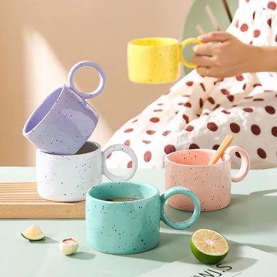 Tazza da caffè in ceramica creativa da 300 ml con impugnatura personalizzata per gli amanti della famiglia Tazza da caffè Colazione domestica Tazza da latte Utensile per bevande