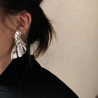 Silver Needle Fashion High Profile Retro Fashion Asymmetrical Leaves Elegant Ruched Metal Personality Trendy Earrings Ear Clip