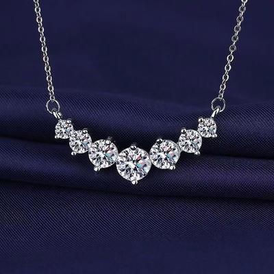 Collana Sorriso da Donna Ciondolo Brillante Zircone Imitazione Moissanite Catena Collana Moda Lusso Leggero Temperamento di Alta Gamma Gioielli