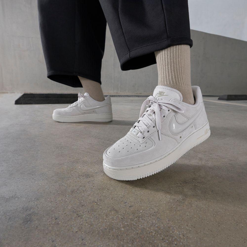 

Nike Air Force 1 Low 07 Light Orewood Brown (Women s) 36.5