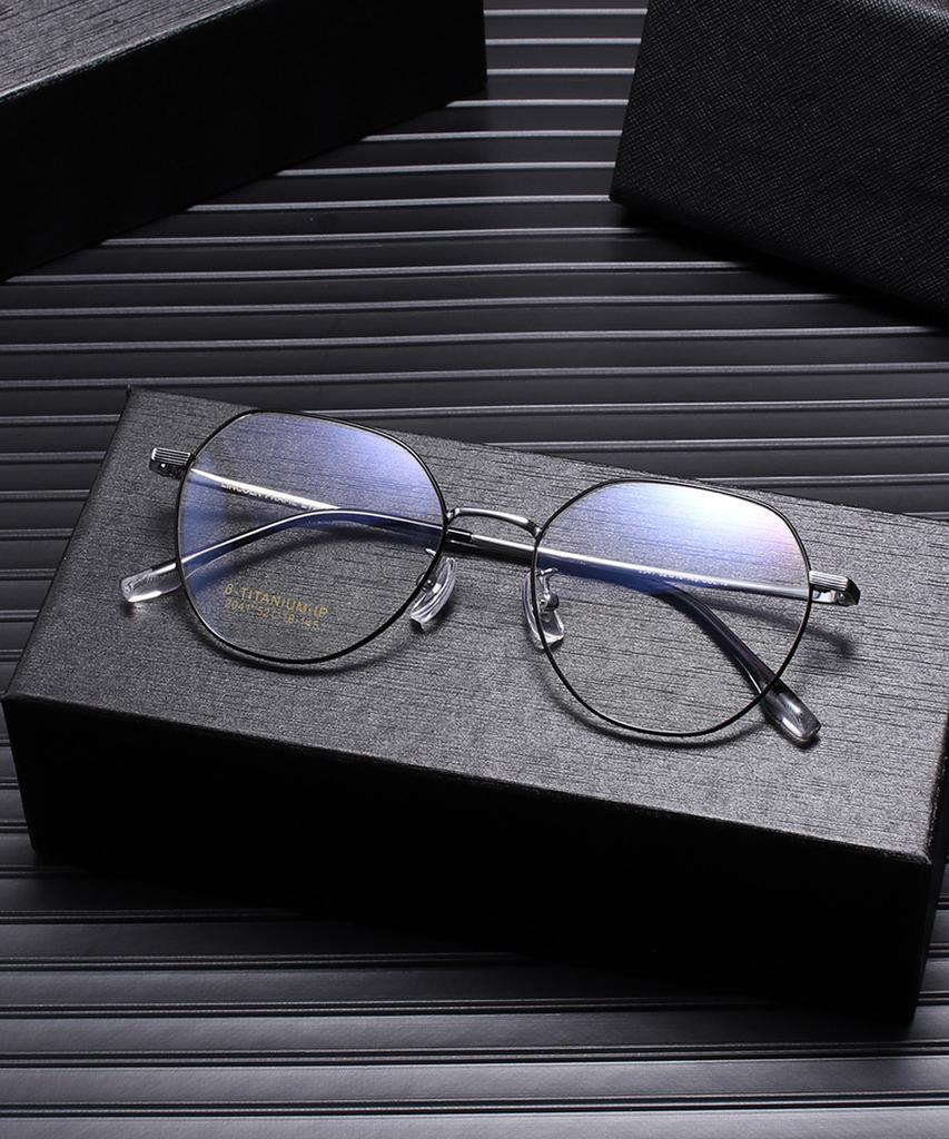 Lingkeonpeuleim 2041 Titanium Eyeglass Frame Silver Black