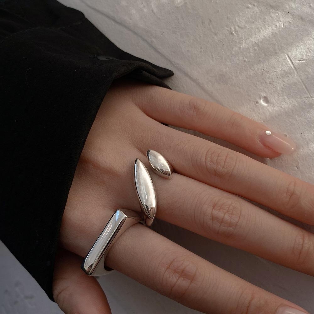 Persönlichkeit Einfach Silberfarbe Helle Oberfläche Geometrisch Quadratisch Edelstahl Öffnungsringe für Damen Temperament Schmuck Geschenk