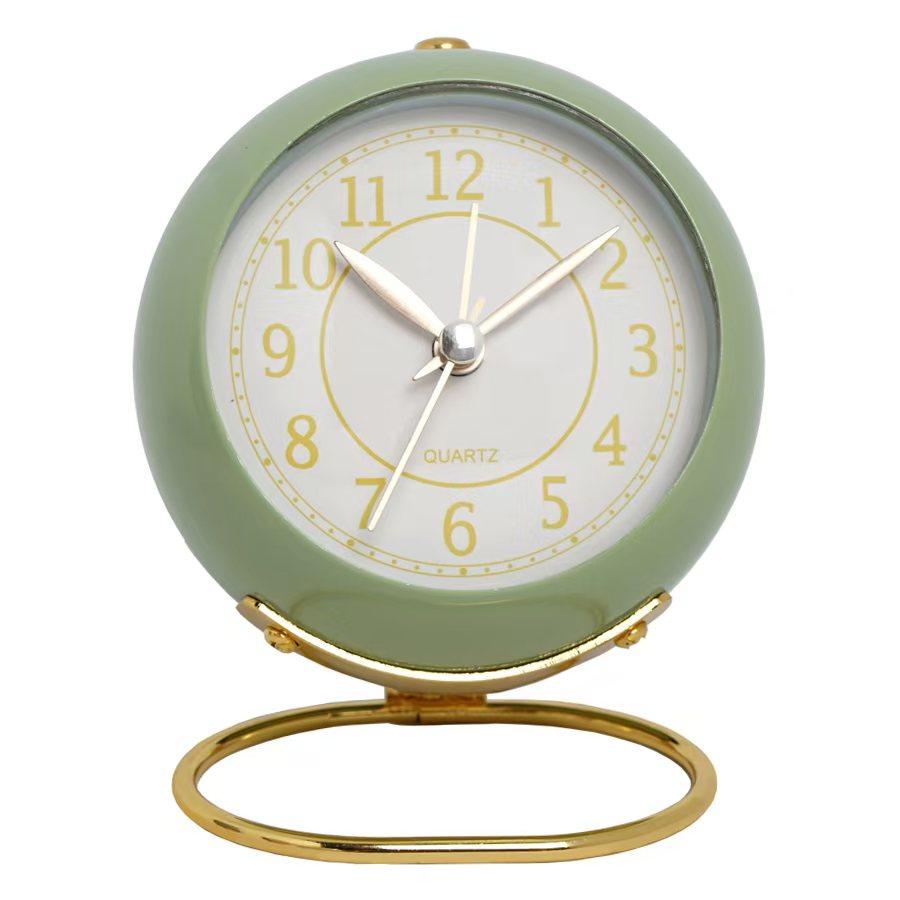 

1pc 3.5-inch light luxury metal quartz alarm clock, bedroom bedside decorative table clock, with backlit clock face, no battery зелёный