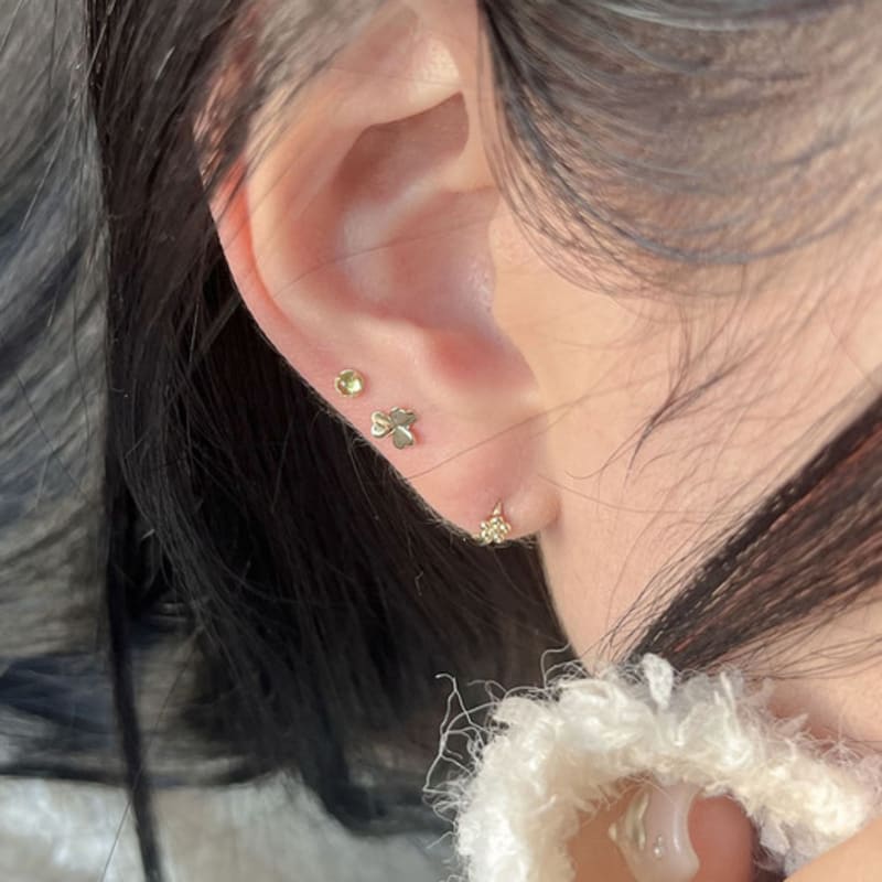 Youngglow 14k Petit Flower One Touch Earring