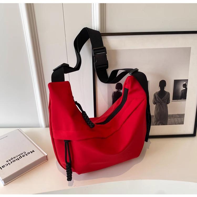 

Сумка кроссбоди сумка-пельмень женская 2025 новая универсальная повседневная наплечная сумка-рюкзак большой вместимости спортивная легкая маленькая сумка красный