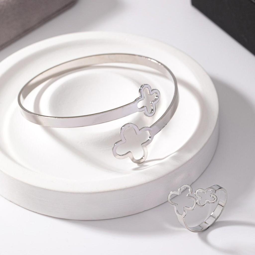 European & American Hollow Four-Leaf Clover Bracelet and Ring Set – Stylish, Versatile Jewelry for Women