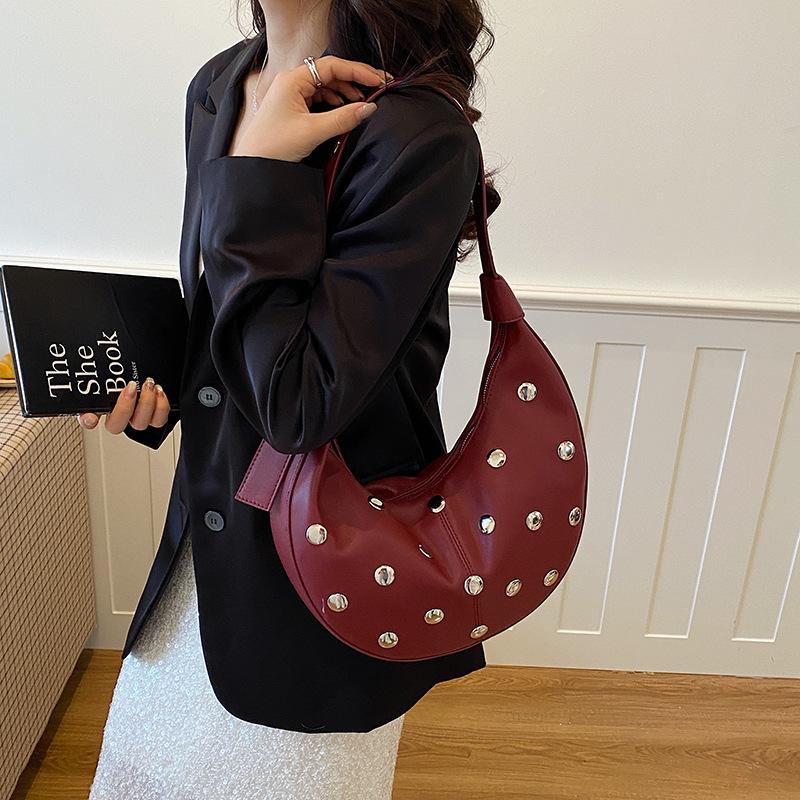 New Retro Women Casual Simple Shoulder Bag Premium Rivet Underarm Bag Large Capacity Fashion Versatile Commute Crescent Bag