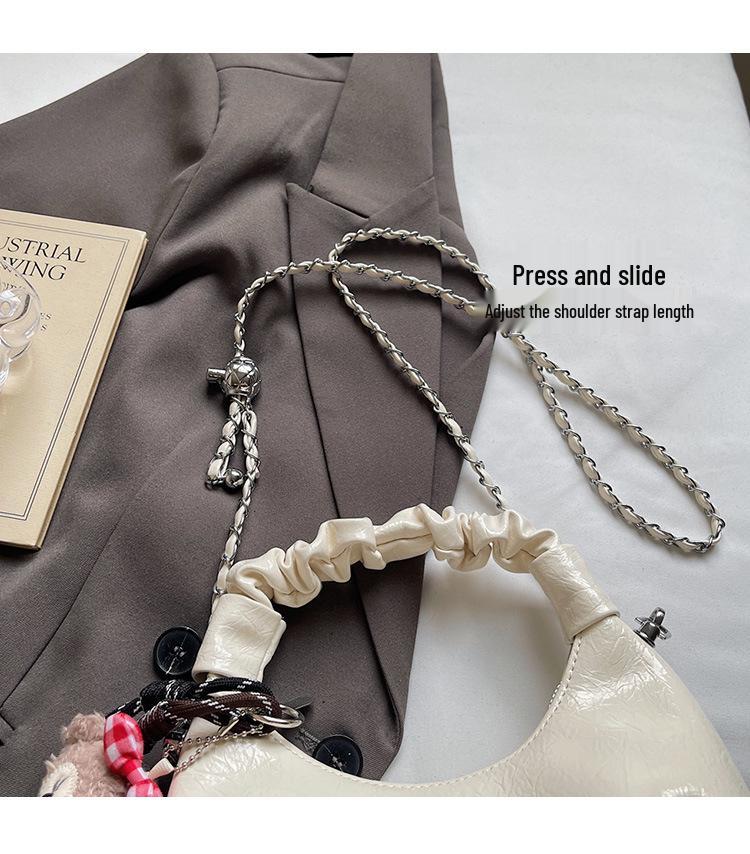 Women's Versatile Pleated Crossbody Handbag - Stylish Chain Shoulder Bag for a Chic Look.