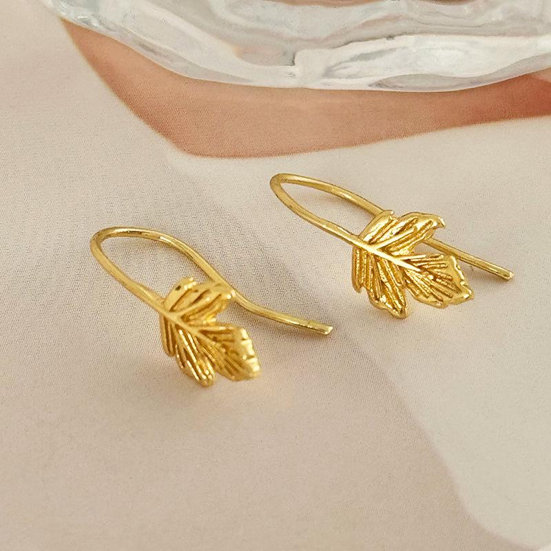 Maple Leaf Autumn Earrings: Elegant Studs for Women – Fresh, Unique Design