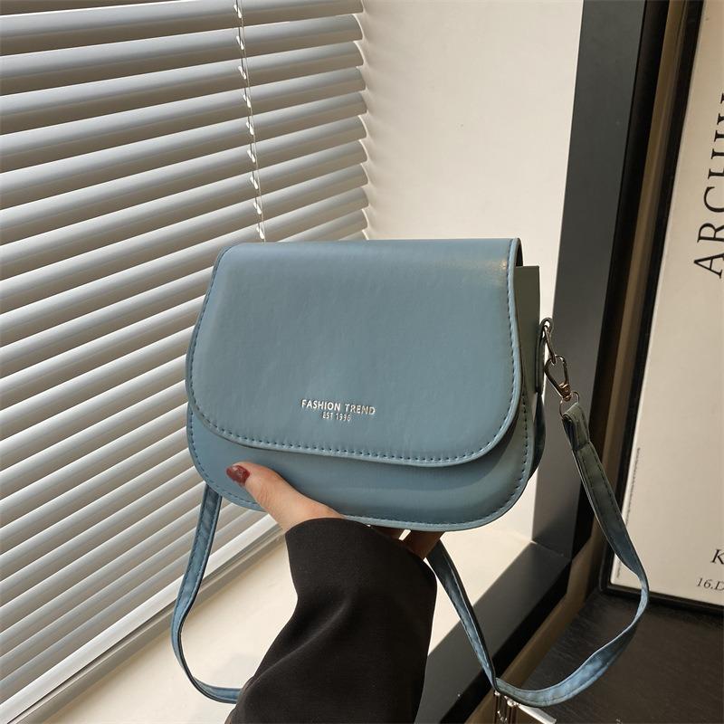 Stylish and simple shoulder bag women's summer new simple small square bag girls practical senior shoulder bag