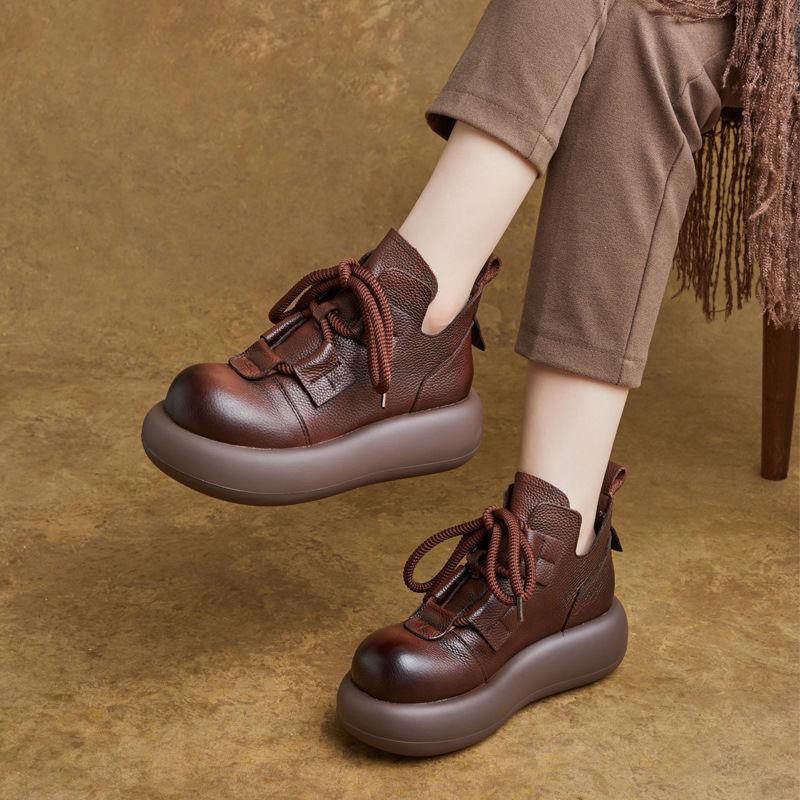 Stylish Handmade Leather Retro Women's Thick-Soled Ankle Boots - Lace-Up Round-Toe Martin Boots for Autumn and Winter.