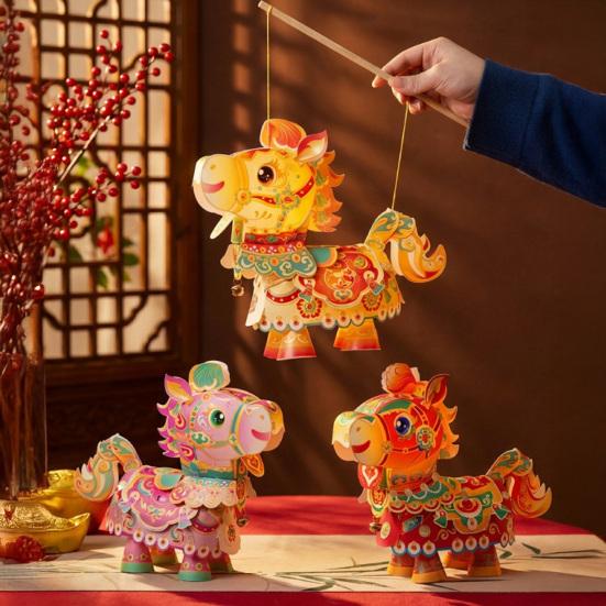 Hästens År Ljusmaterialpaket DIY Ljuskit med Roterande Huvud Rörliga Delar Och Inbyggda Ljuseffekter Traditionell Zodiac-Dekoration