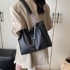 Women's tote bag large capacity autumn and winter new solid color fashion trend commuter shoulder bag portable underarm bag