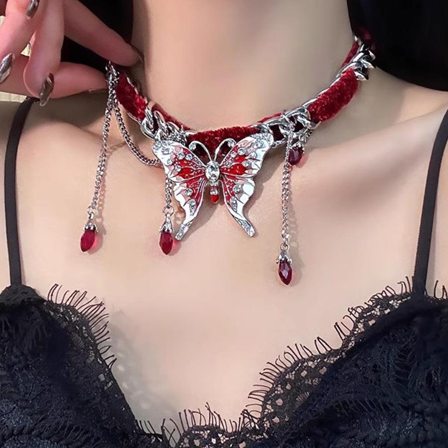 Love Heart Rivet Punk Choker Necklace - Y2K Subculture Clavicle Chain
