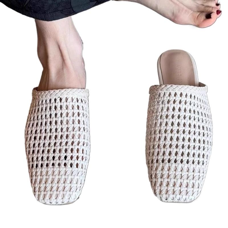 Fashion Ladies Shoes 2025 Closed Toe Women's Slippers Fashion Outdoor Casual New Hollow Out Light Soft Bottom Best Seller Flat Slippers