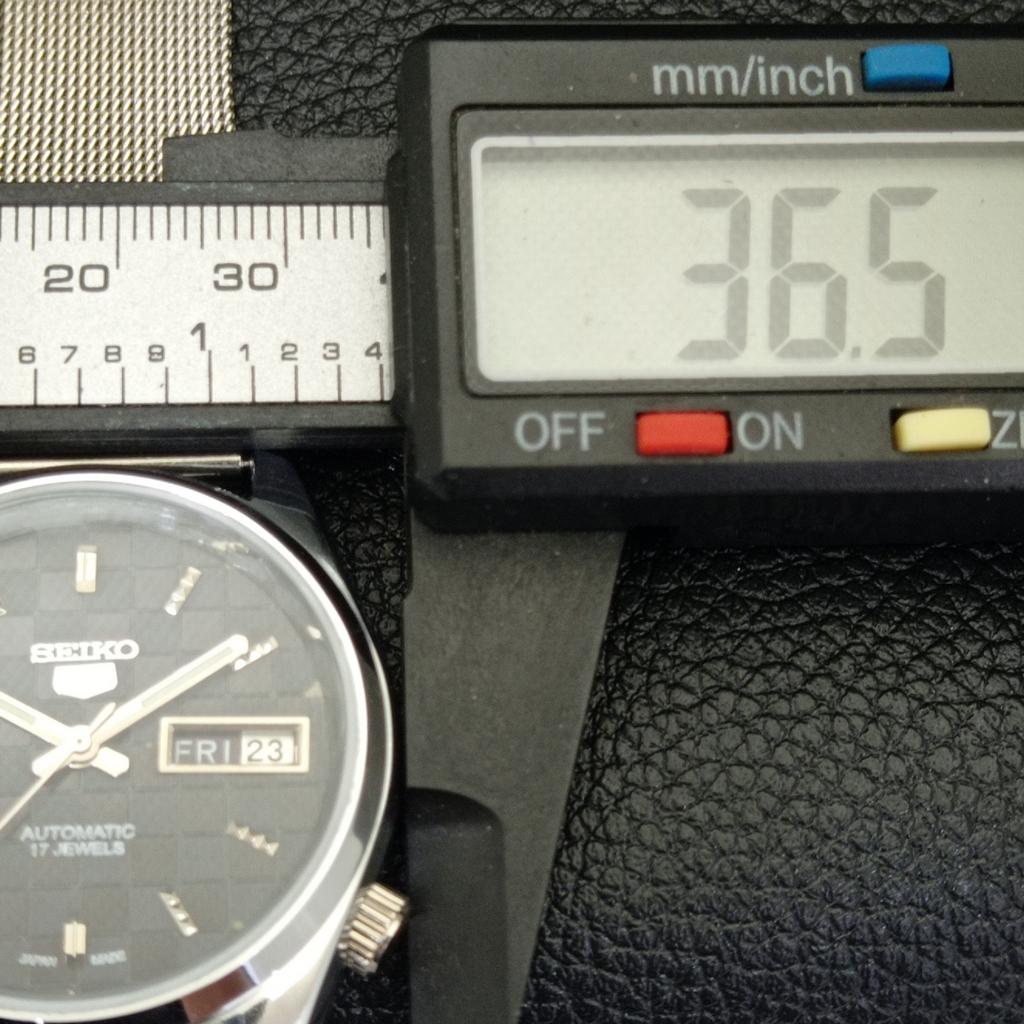 AUTOMATIC VINTAGE SEIKO 5 REFURBISHED JAPAN MENS BLACK DIAL WATCH a440442-4