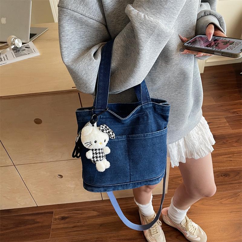 Denim bag large capacity 2025 summer new simple fashion class commuter tote bag trendy shoulder bag