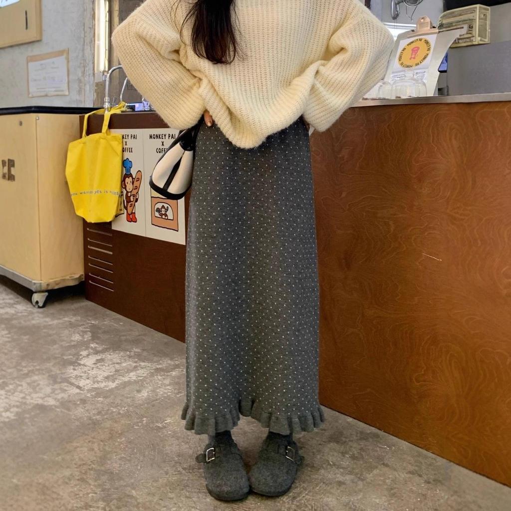 Women's Deep Gray Polka Dot Knit Midi Skirt with Ruffles, Perfect for Autumn and Winter, Straight Hip-Hugging Design with a Stylish Split.