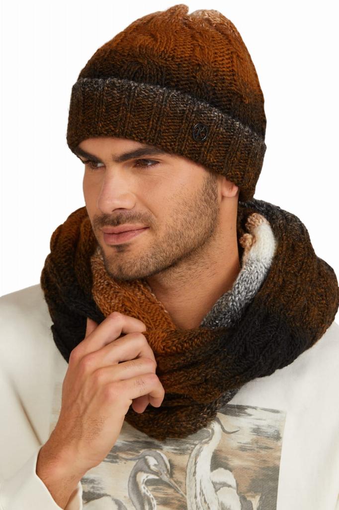 Rosario Men' Winter Hat in Shaded Red Color