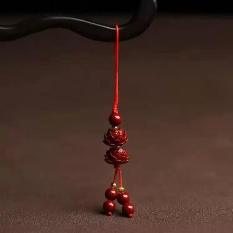 Cinnaber Lotus Hangende Bedel Handgesneden Gunstige Betekenis Perfect Voor Telefoon Tas Auto Decoratie Voor Dagelijks Gebruik