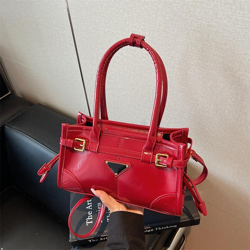 

Популярные сумки женская новая осенне-зимняя ретро универсальная на плечо, сумка-мессенджер, портативная маленькая квадратная сумка красный