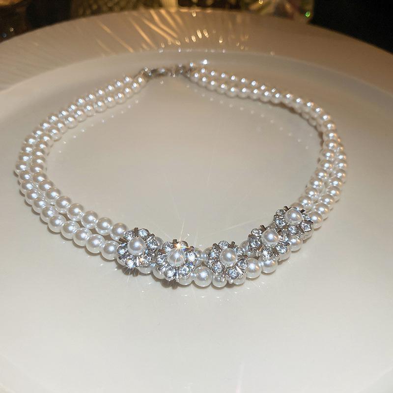 Ожерелье-чокер из двух слоев жемчужных цветов с бриллиантами, модное ожерелье с темпераментом высокого класса, персонализированная универсальная цепочка на ключицу в стиле легкой роскоши