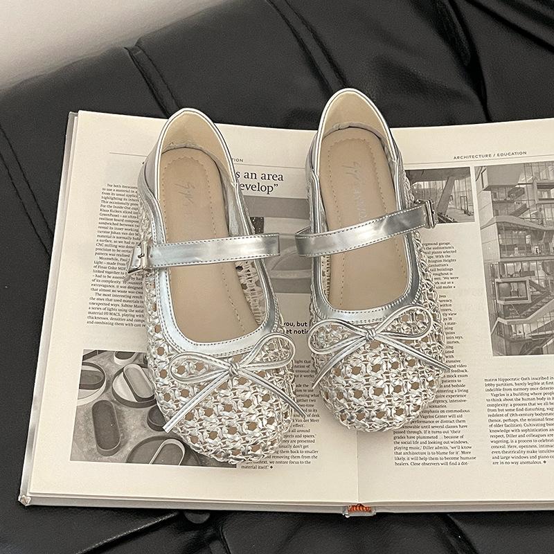 Versatile casual retro hollow breathable shallow mouth Mary Jane shoes girls summer fashion buckle sandals flat single shoes