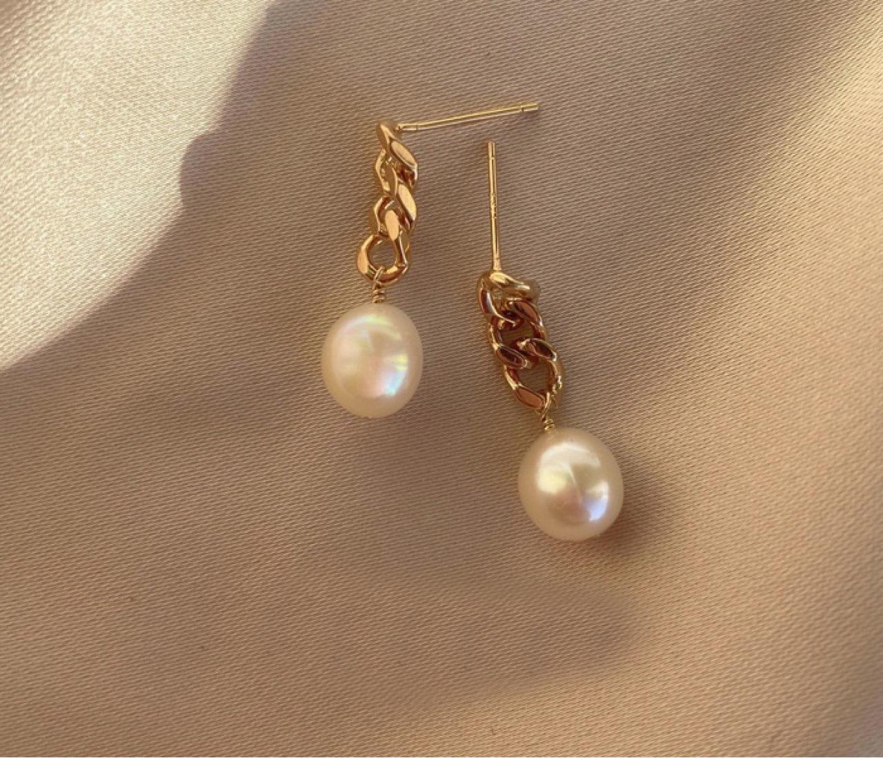 Вдохновение дизайна Натуральный сильный свет Пресноводные барочные жемчужные серьги, Серебряная игла с покрытием 14-каратным золотом Цепочка Серьги-пусеты Женские Silver needle