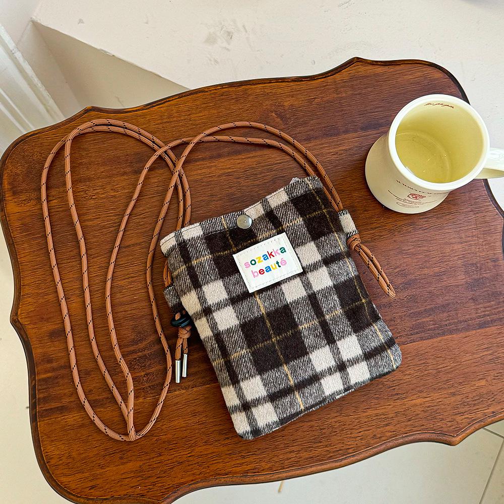 

Оригинальная новая корейская зимняя клетчатая шерстяная сумка через плечо для женщин - модный и повседневный аксессуар для студентов и поездок на работу