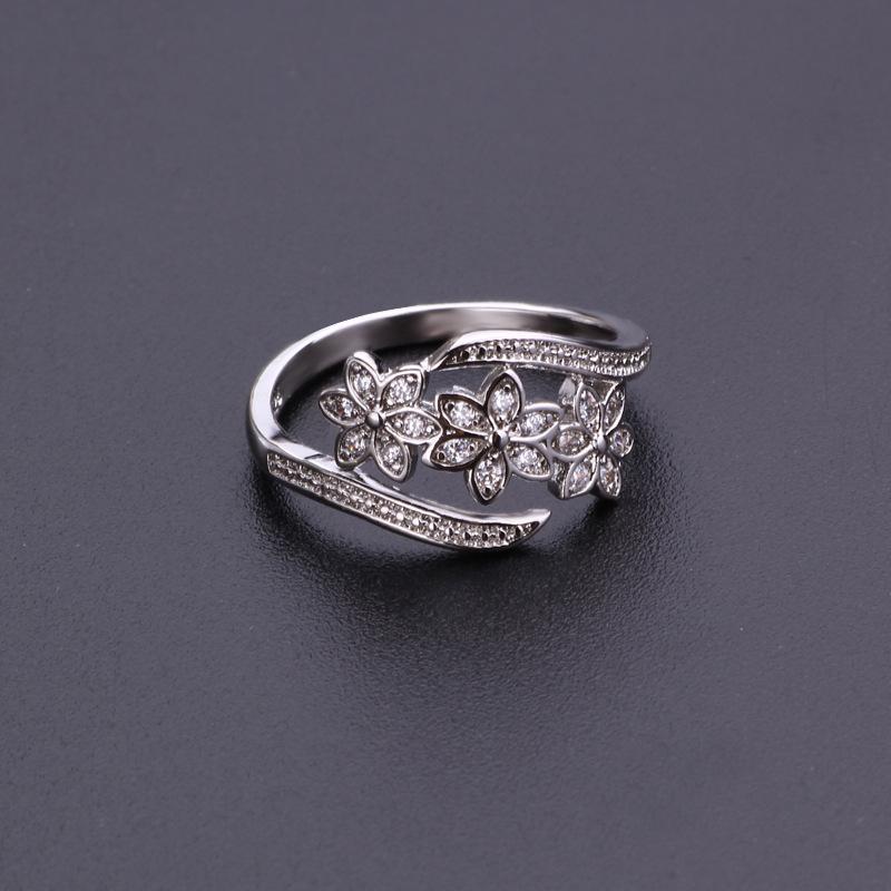 1Pc Stylish Adjustable Flower Ring with Synthetic Zircon Fashion Ring, Suitable for Daily Wear and Accessories