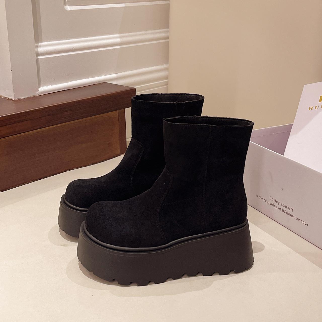 

Леопардовая платформа женские зимние ботильоны замшевые туфли на высоком каблуке женские 2025 тренд зимние брендовые готические прогулочные мотоциклетные ботинки женские 35 чёрный