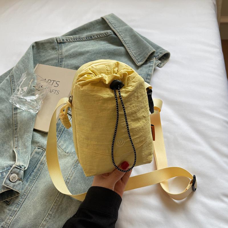 Niche design casual simple texture fashion trend bucket bag 2025 summer personalized women's shoulder messenger bag