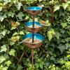 Antiker Eisen 3-stufiger Vogeltränke Handgefertigt Dreischichtige Schale Vogelwasser Schalen Dekorative Gartenstecker Vogelfutterstation