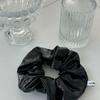 Quartevv Leather Scrunchie - Black