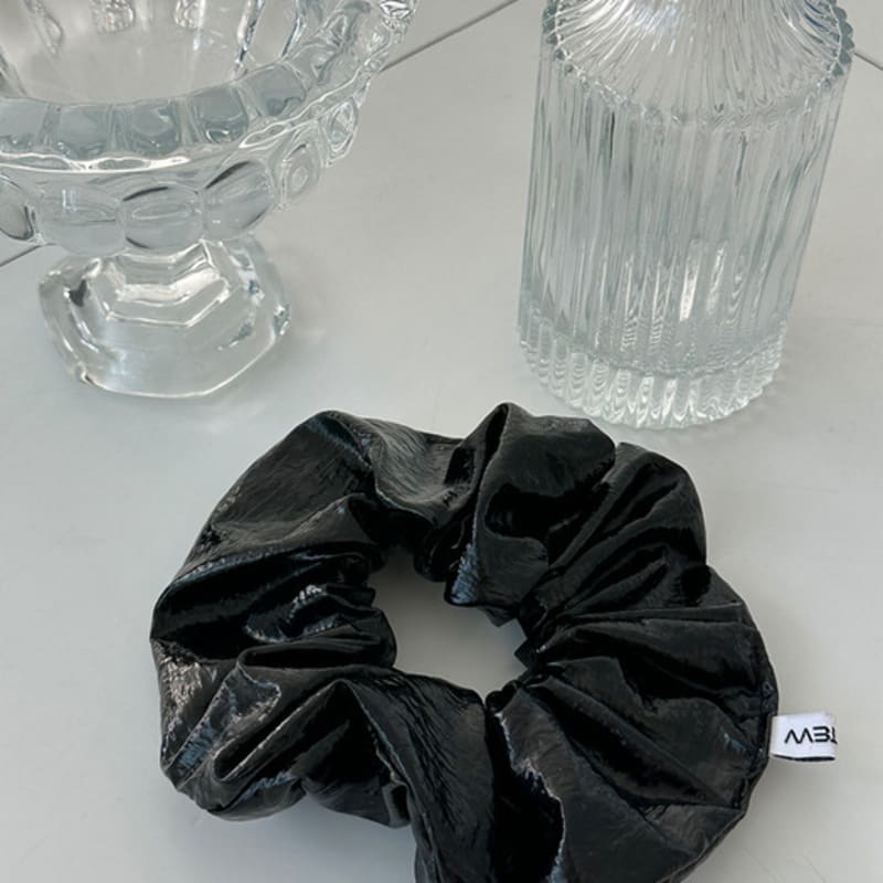 Quartevv Leather Scrunchie - Black