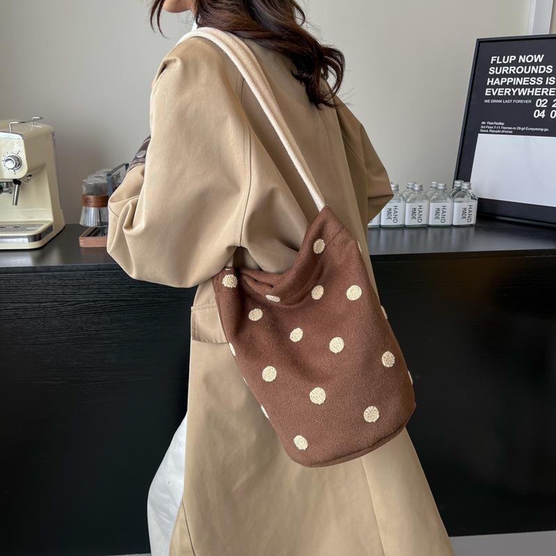 Winter Damen Wollbeutel mit großem Fassungsvermögen 2025 neue Mode Polka Dot College Wind Eimertasche vielseitige Umhängetasche