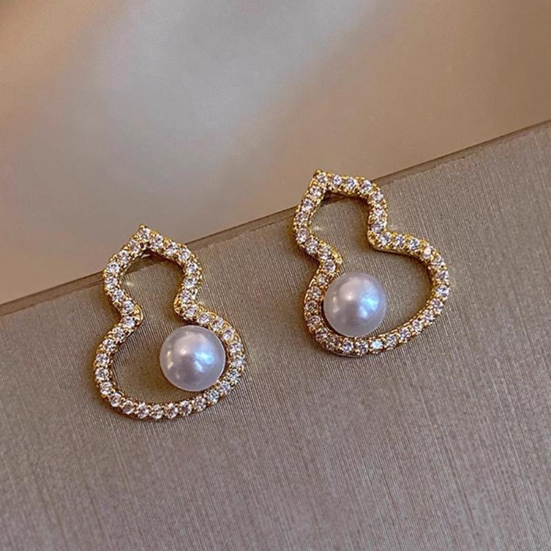 Minimalist Silver Pearl Gourd Stud Earrings - Versatile Fashion Style for Women