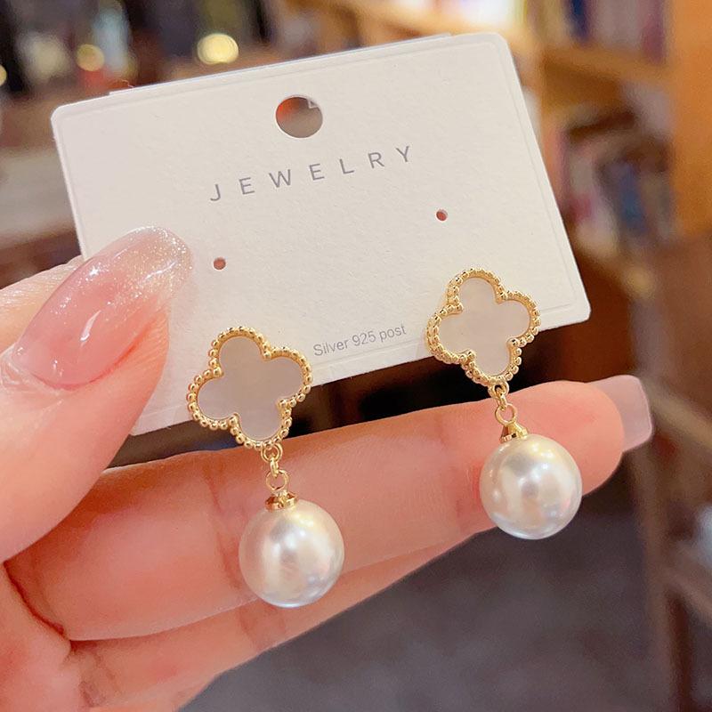Four-Leaf Clover Natural Pearl Shell Dangle Earrings – Elegant French Luxury with Silver Needle