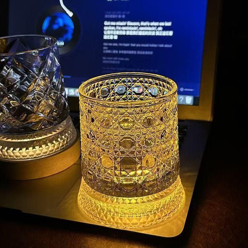 Szklanka do whisky obrotowa 280 ml Kreatywna Kryształowa Premium Kubek do piwa Str Reliefowa Szklanka do likieru z podstawką Forma do drinków prostych Kieliszek do wina