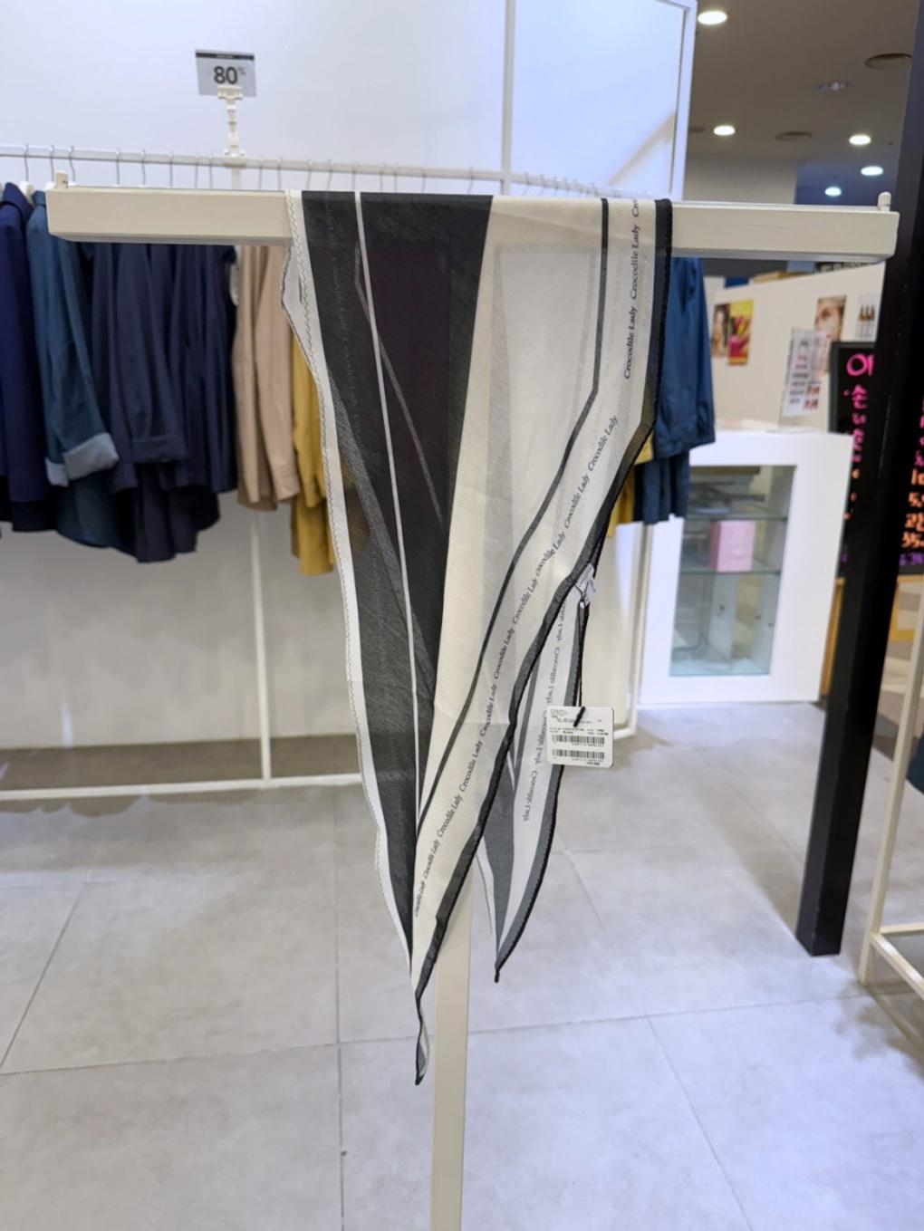 

Крокодиловая леди Бриллиантовый шарф CLDMF1101