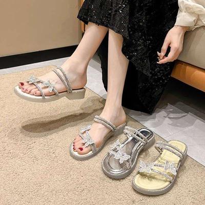 Sommer 2025 neue wunderschöne High-End-Strandsandalen mit flachem Boden, temperamentvolle Damenbekleidung, französische kleine duftende Hausschuhe