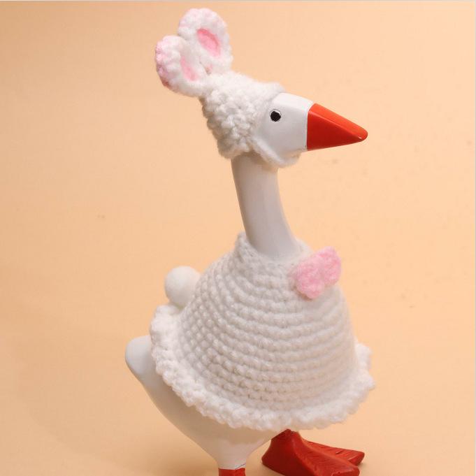 Valentine's Pearl Desktop Goose Set with Mini Knitted Hat & Adjustable Wings Clothing