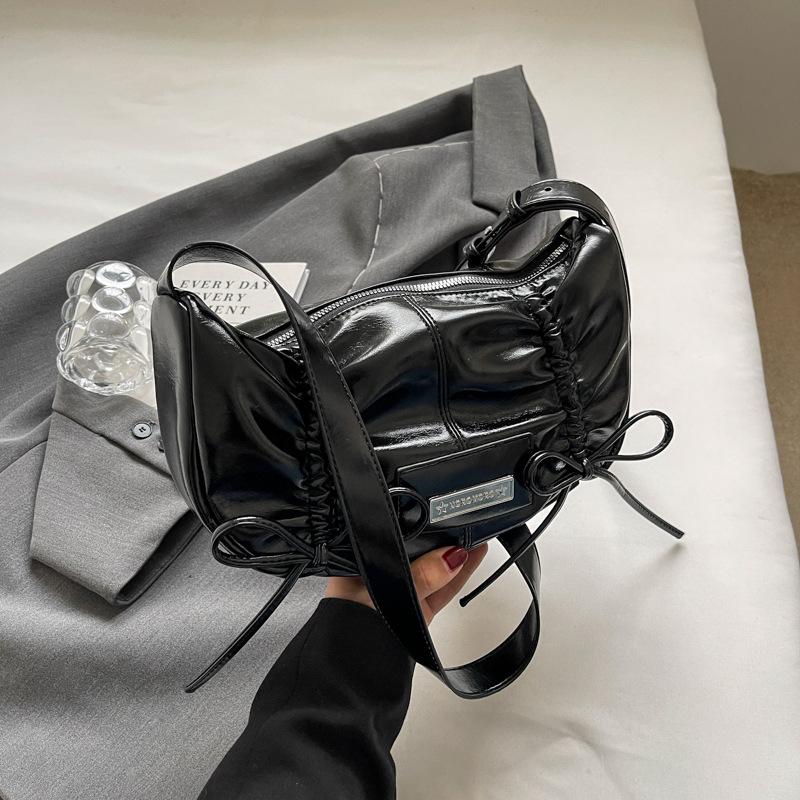 

Женская сумка-мессенджер, новинка 2024 года, весна и лето, большая вместимость, универсальный дизайн, высококачественная сумка на одно плечо, сумка-кошелек чёрный